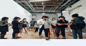 李采潭参与独立短片拍摄现场，文艺气息浓厚，镜头语言简洁有力